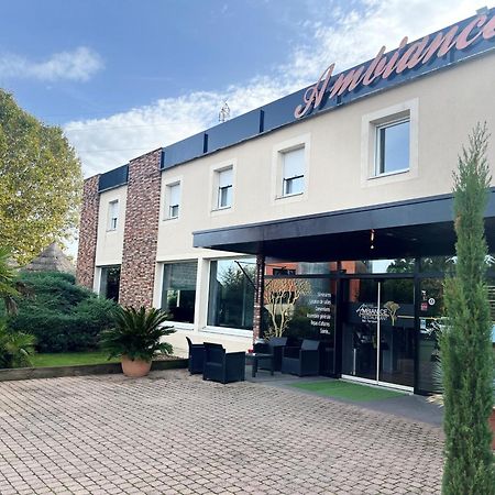 Ambiance Hotel Limas Bagian luar foto