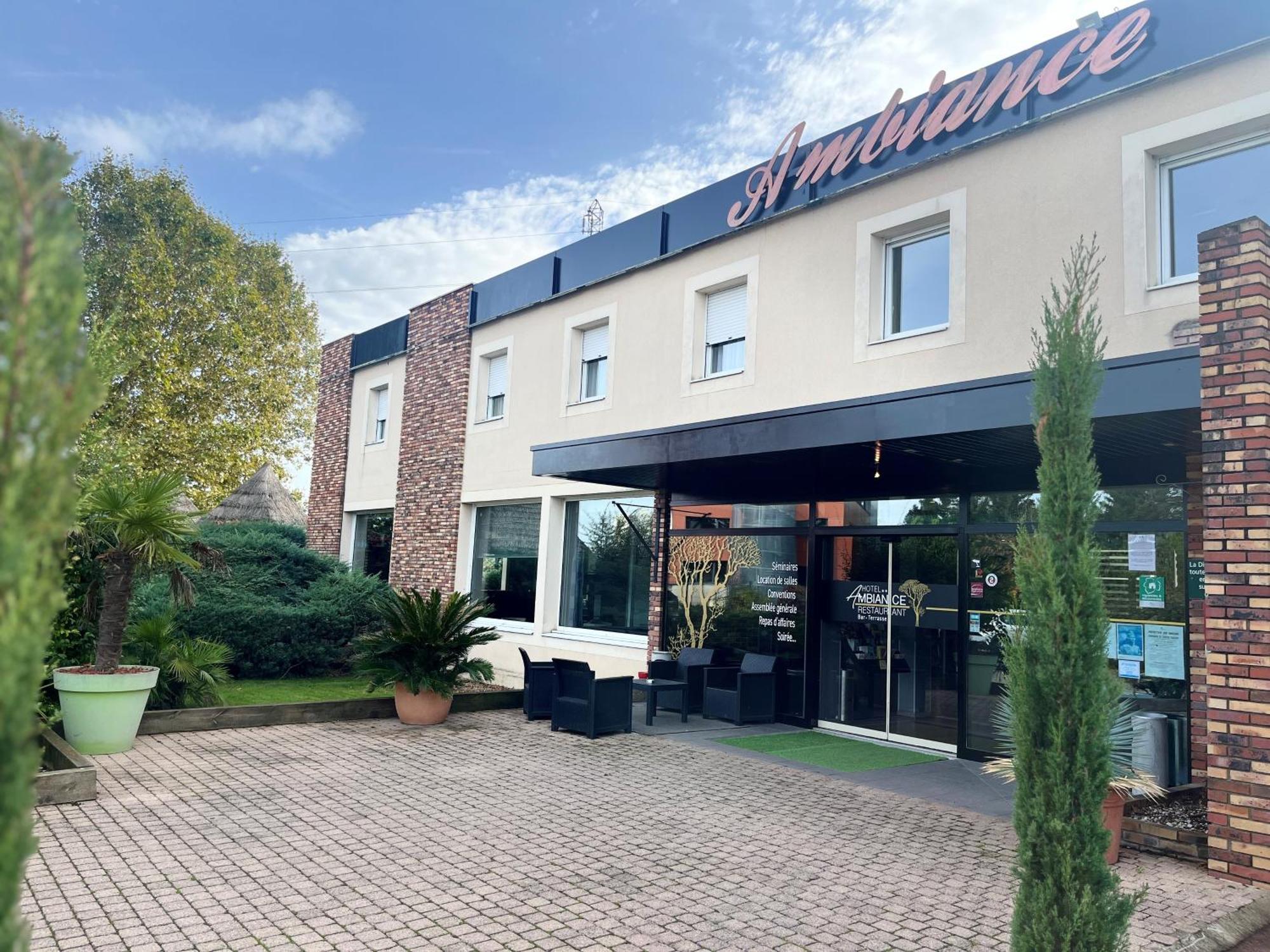 Ambiance Hotel Limas Bagian luar foto