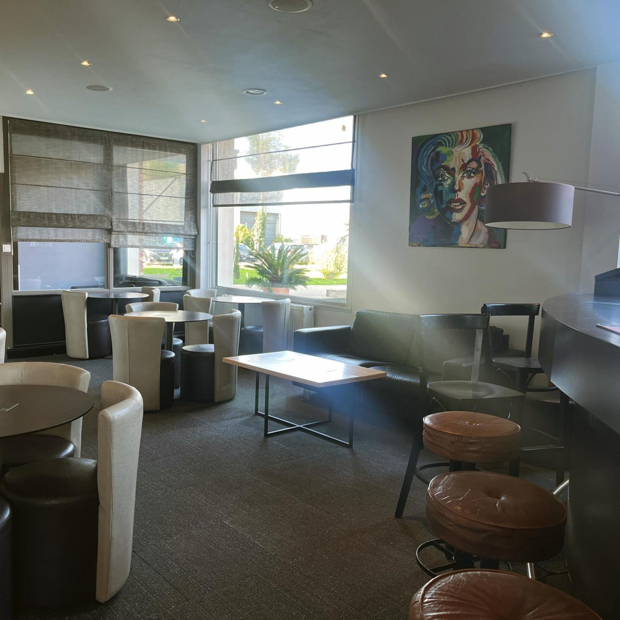 Ambiance Hotel Limas Bagian luar foto