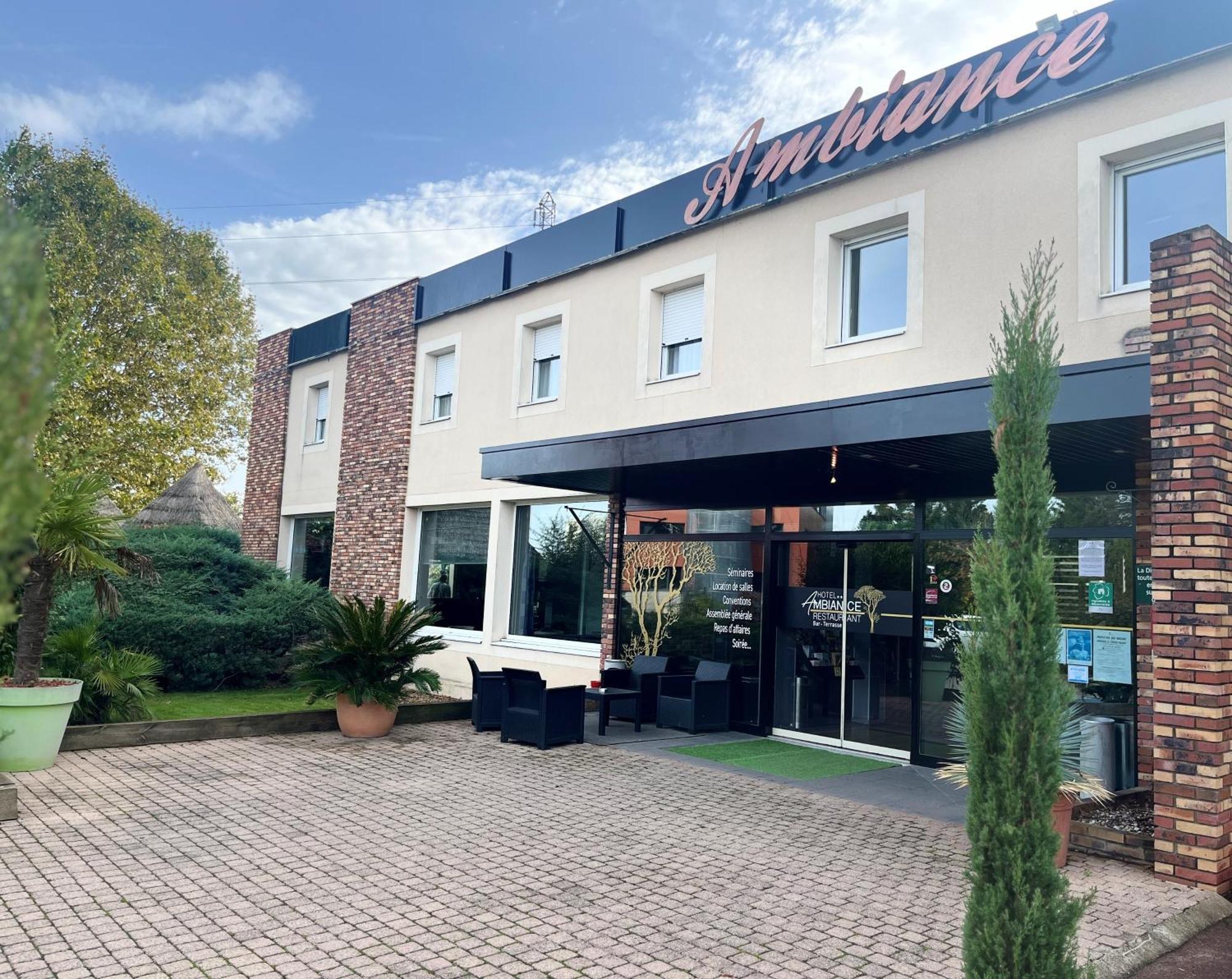 Ambiance Hotel Limas Bagian luar foto