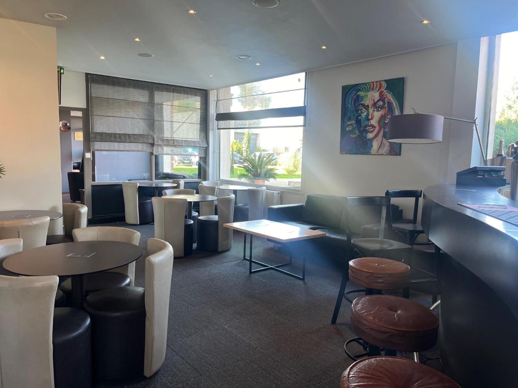 Ambiance Hotel Limas Bagian luar foto